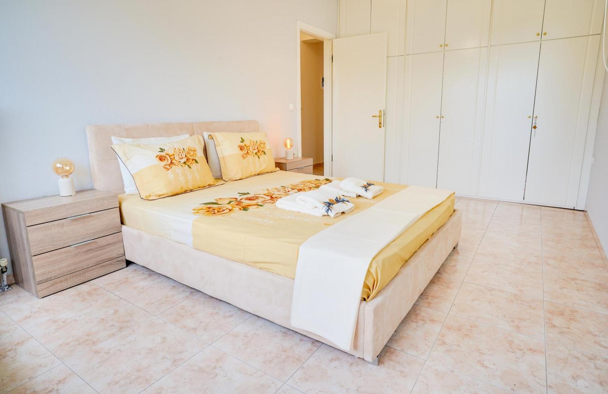 Lovely And Sunny Apartament 300M From Beach!! Peraia  Luaran gambar