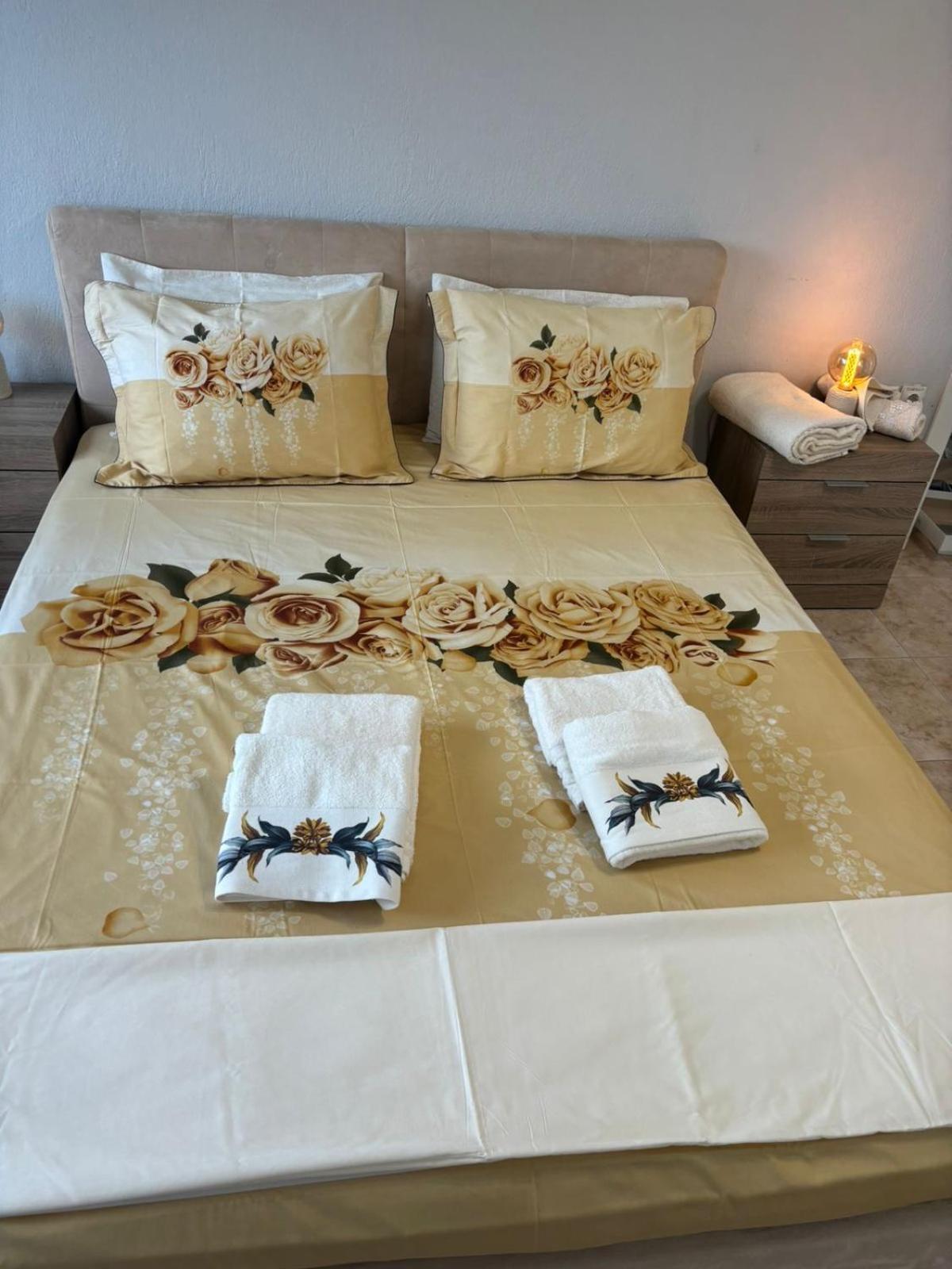 Lovely And Sunny Apartament 300M From Beach!! Peraia  Luaran gambar